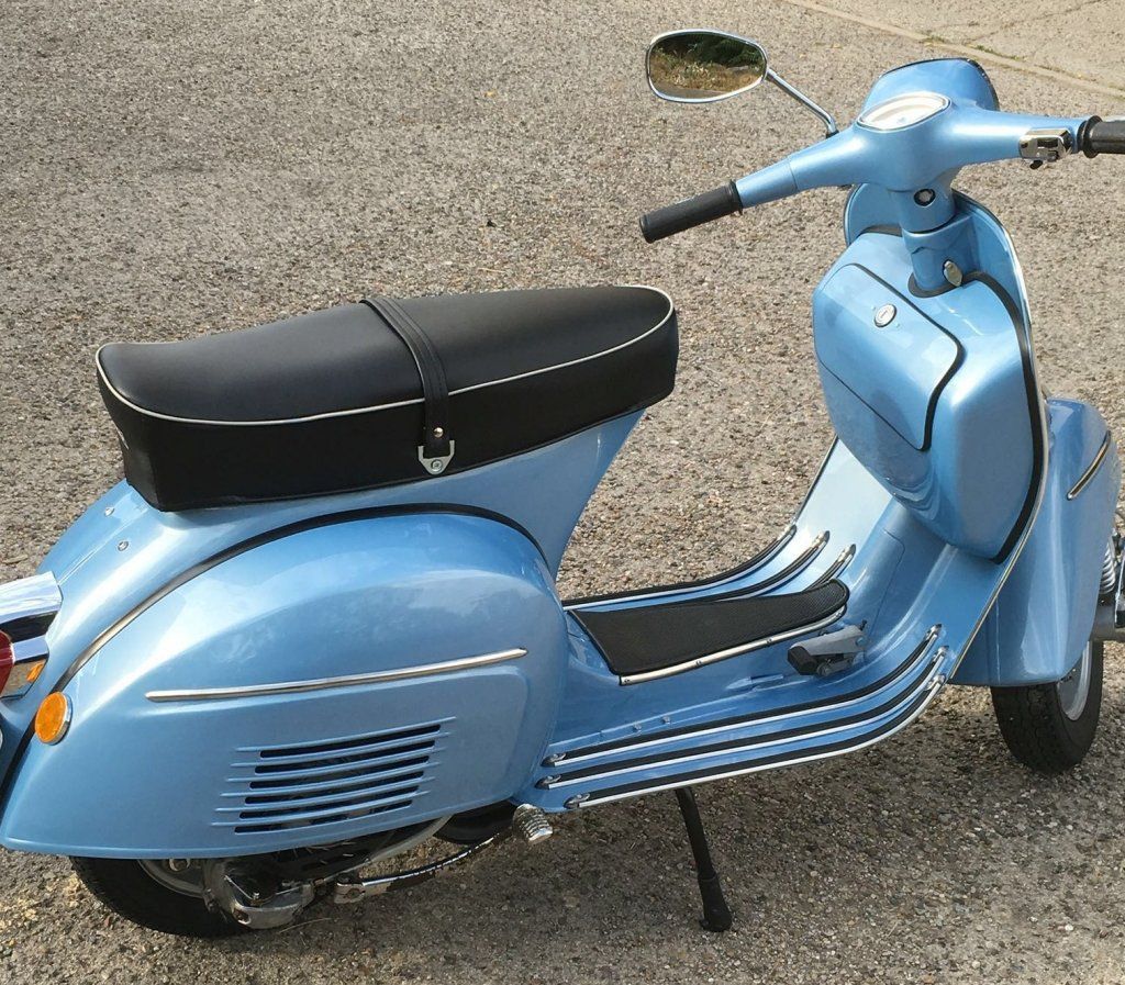 Hugas Motos moto vespa azul 1
