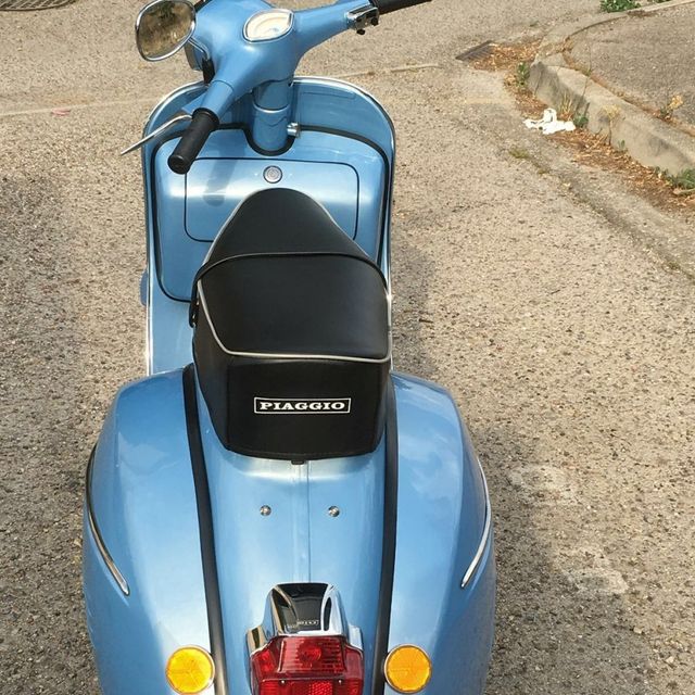 Hugas Motos moto vespa azul 4