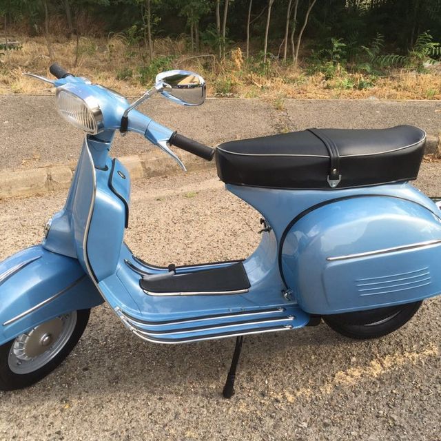 Hugas Motos moto vespa azul 3