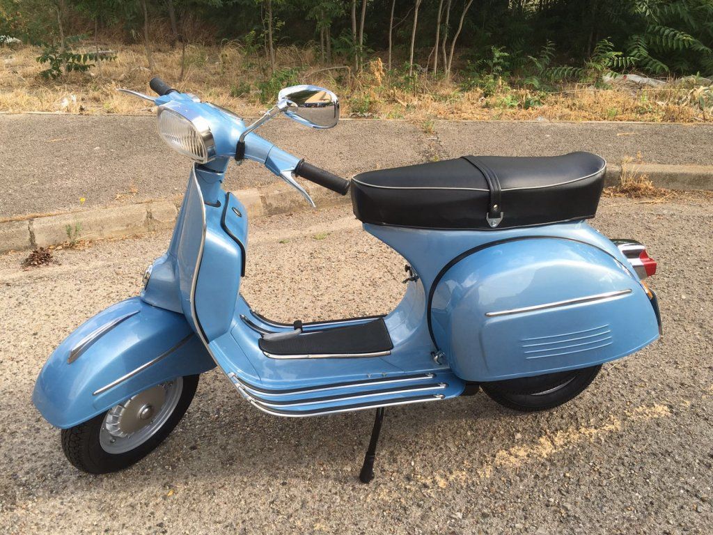 Hugas Motos moto vespa azul 3