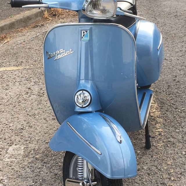 Hugas Motos moto vespa azul 2