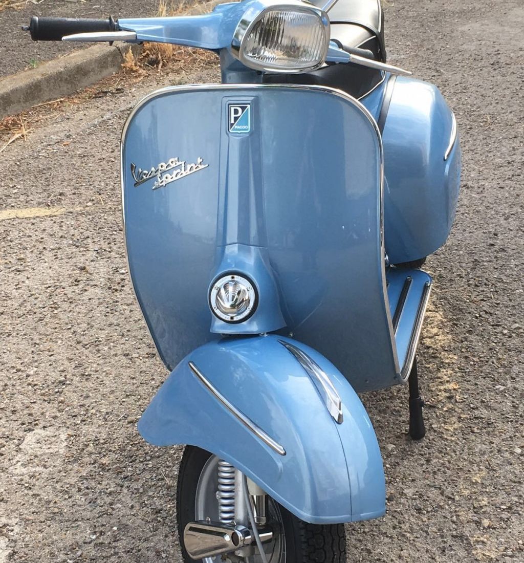 Hugas Motos moto vespa azul 2